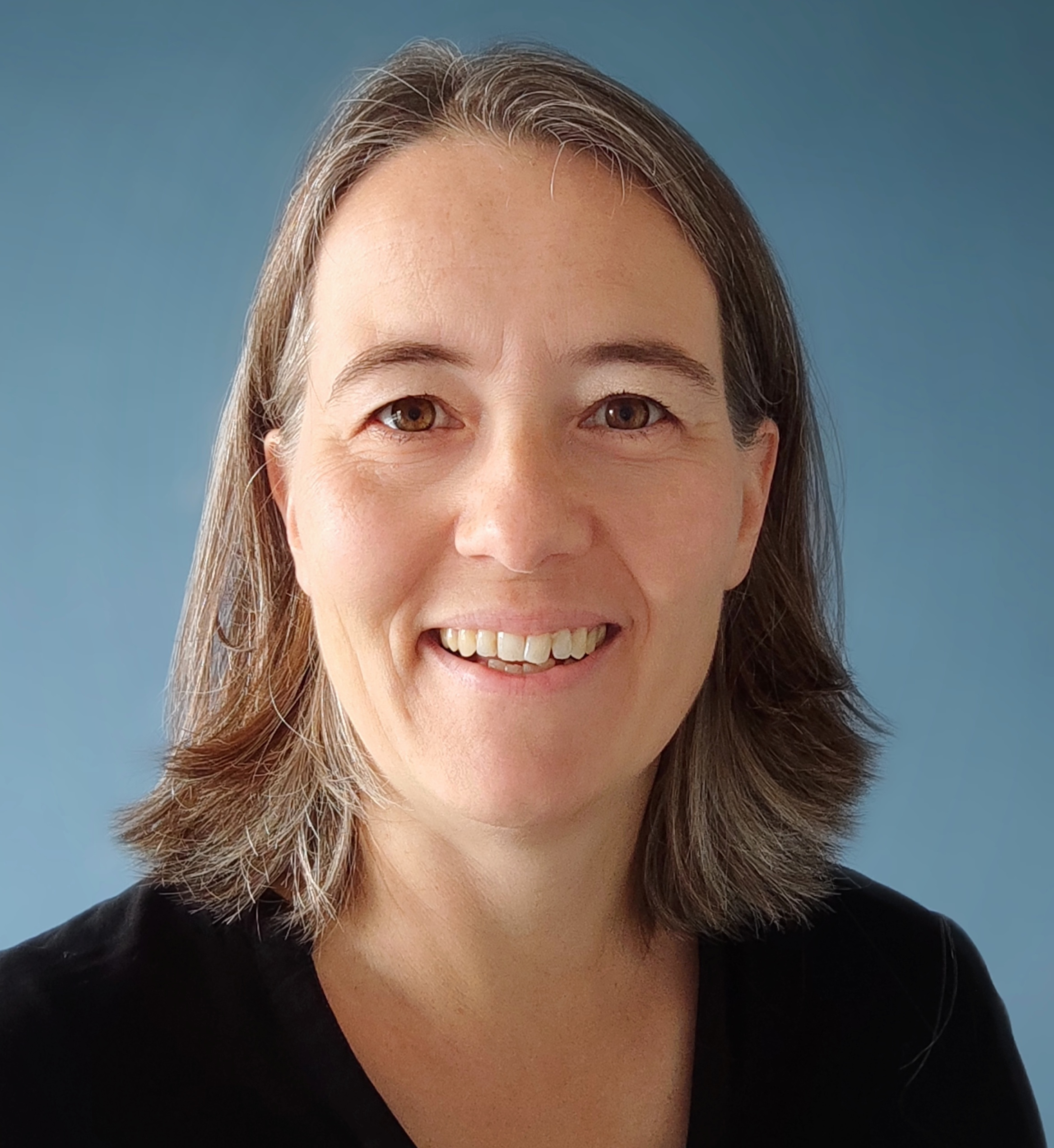 Melanie Bödecker, Business-Coach und Wirtschaftsinformatikerin, mit Tablet